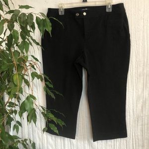 CHAPS womans SZ 14P black capris jeans pants mid rise double button close